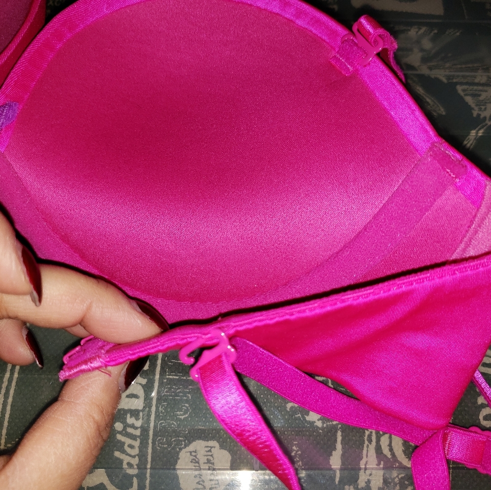 Vs Bombshell Push-Ups - image 2